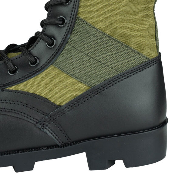 231177 7 De Jungle Boots zijn iconische laarzen, geïnspireerd op het model dat tijdens de Vietnamoorlog beroemd werd. Met een bovenkant van Black Action Leather en canvas, metalen veterogen en een stalen shank voor extra stabiliteit, bieden deze laarzen zowel duurzaamheid als comfort. De oliebestendige rubberen Panama zool en de uitneembare EVA binnenzool zorgen ervoor dat je ook bij intensief outdoor gebruik optimaal kunt presteren. Perfect voor militaire uitrusting, survival en outdoor activiteiten.