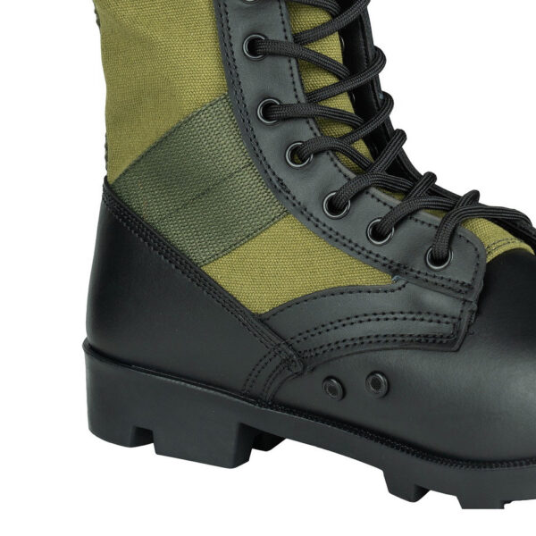 231177 8 De Jungle Boots zijn iconische laarzen, geïnspireerd op het model dat tijdens de Vietnamoorlog beroemd werd. Met een bovenkant van Black Action Leather en canvas, metalen veterogen en een stalen shank voor extra stabiliteit, bieden deze laarzen zowel duurzaamheid als comfort. De oliebestendige rubberen Panama zool en de uitneembare EVA binnenzool zorgen ervoor dat je ook bij intensief outdoor gebruik optimaal kunt presteren. Perfect voor militaire uitrusting, survival en outdoor activiteiten.