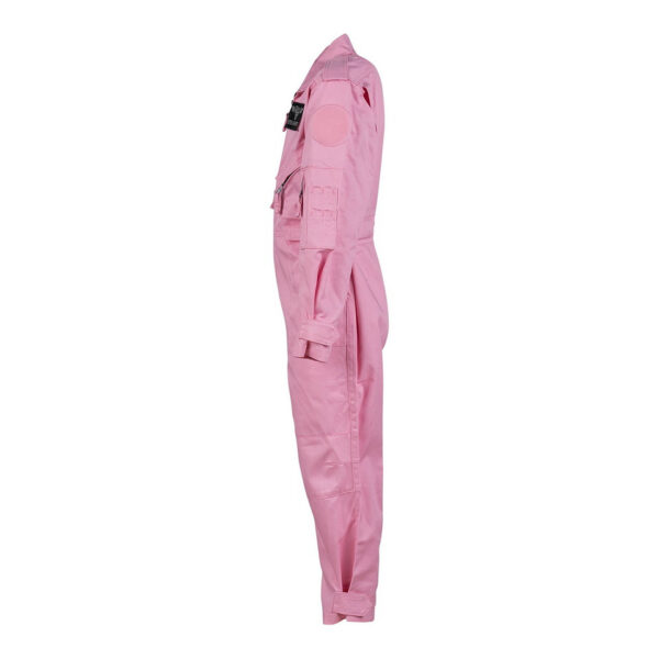 115312 23 03 De Kinder overall Pink is perfect voor kleine avonturiers die op zoek zijn naar stijl en functionaliteit. Deze stoere overall is ontworpen met ronde klittenbandpanelen op de borst en mouwen, ideaal voor het personaliseren met patches. Met twee steekzakken en ritssluitingen aan de voorkant, evenals een zakje op de linkermouw, biedt deze overall voldoende opbergruimte. De verstelbare taille en boorden zorgen voor een perfecte pasvorm. Gemaakt van een comfortabele mix van 65% polyester en 35% katoen, is deze overall zowel praktisch als trendy.
