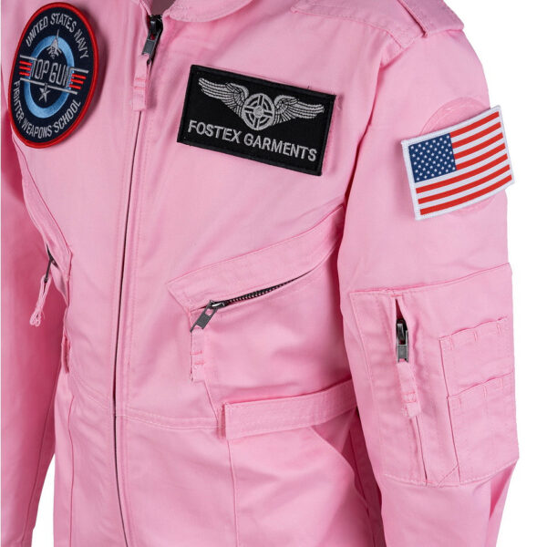 115312 23 08 De Kinder overall Pink is perfect voor kleine avonturiers die op zoek zijn naar stijl en functionaliteit. Deze stoere overall is ontworpen met ronde klittenbandpanelen op de borst en mouwen, ideaal voor het personaliseren met patches. Met twee steekzakken en ritssluitingen aan de voorkant, evenals een zakje op de linkermouw, biedt deze overall voldoende opbergruimte. De verstelbare taille en boorden zorgen voor een perfecte pasvorm. Gemaakt van een comfortabele mix van 65% polyester en 35% katoen, is deze overall zowel praktisch als trendy.