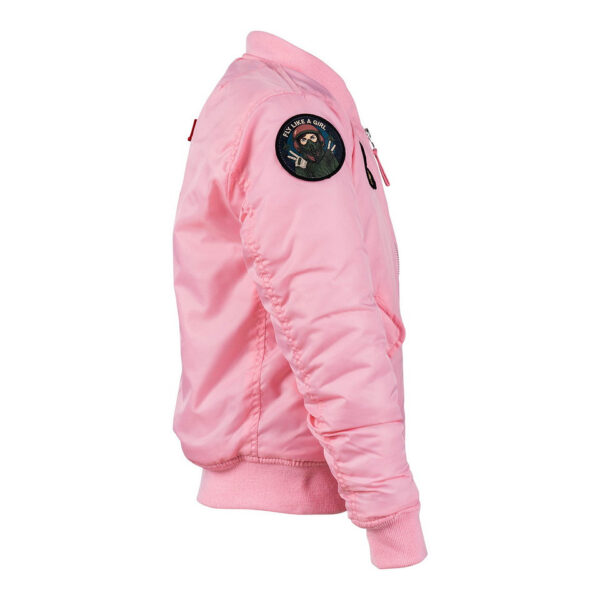 121432 23 04 De Kinder MA-1 Flight Jacket in het roze is de perfecte combinatie van stoer en schattig voor jonge avonturiers. Geïnspireerd op de klassieke bomberjas, heeft deze jacket vrolijke geborduurde emblemen zoals 'Women Airforce', 'Top Gun' en de Amerikaanse vlag. Met praktische details zoals vliegtuigvormige ritsen en een mouwvakje met pennenvakje, is deze jas niet alleen trendy maar ook functioneel. Gemaakt van 100% nylon aan de buitenkant en 100% polyester aan de binnenkant, biedt deze jas comfort en stijl.