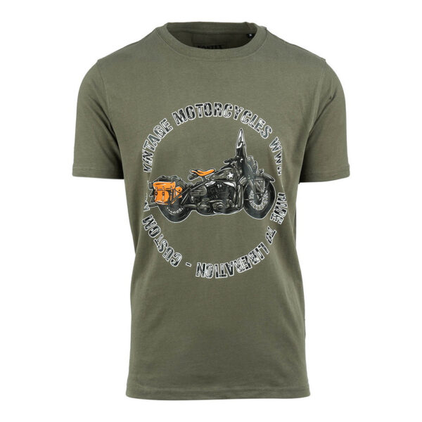 133660 11 01 Het T-shirt Vintage Motorcycle WW2 is vervaardigd van 100% BCI katoen met een zachte peach finish en heeft een zware kwaliteit van 170 g/m². Dit stijlvolle T-shirt, verkrijgbaar in een klassieke groene kleur, is versierd met een unieke afbeelding van een vintage motor uit de Tweede Wereldoorlog op de voorkant. Perfect voor liefhebbers van militaire geschiedenis en outdoor avonturen, biedt dit T-shirt zowel comfort als een tijdloze uitstraling.