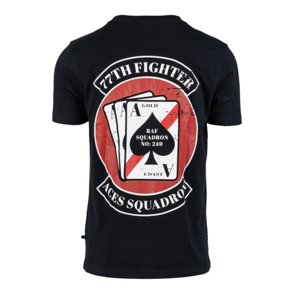 133663 13 02 <p>Ontdek het T-shirt van het 77th Aces Fighter Squadron, vervaardigd uit 100% BCI katoen met een zachte peach finish. Dit zware T-shirt van 170 g/m² biedt niet alleen comfort, maar ook een stoere uitstraling met een opvallende print op de linkerborst en een grote achterprint. Verkrijgbaar in klassiek zwart, perfect voor elke gelegenheid.</p>