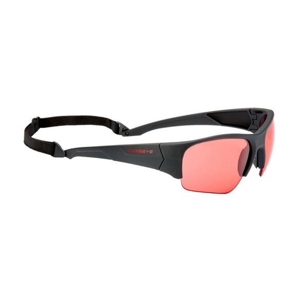 256192 13 02 <p>De SwissEye ViperV620 bril is de ideale keuze voor outdoor avonturen en militaire toepassingen. Met lenzen van polycarbonaat die zijn voorzien van een anticondens- en antikrascoating, biedt deze bril optimale bescherming en zichtbaarheid. De neusbrug met rubberen bekleding zorgt voor een comfortabele pasvorm, terwijl de lenzen 100% bescherming bieden tegen UVA-, UVB- en UVC-straling tot 400 nm. Inclusief een microvezelzakje, hoofdband en etui, voldoet deze bril aan de EN 12312-1 en STANAG 2920/4296 normen voor hoge veiligheid en kwaliteit.</p>