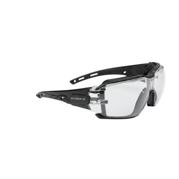 256195 13 01 <p>De SwissEye bril TargetV620 # 46143 is ontworpen voor de veeleisende gebruiker. Met polycarbonaatglazen die zijn voorzien van een anticondens- en krasbestendige coating, biedt deze bril uitstekende bescherming en zicht. De rubber beklede, geribbelde pootuiteinden zorgen voor een comfortabele en veilige pasvorm, terwijl het ventilatiesysteem in de rubberen afdichting voor optimale luchtcirculatie zorgt. Deze bril biedt 100% bescherming tegen UVA-, UVB- en UVC-straling tot 400 nm en wordt geleverd met een zwarte band en een microvezelzakje voor veilig opbergen.</p>