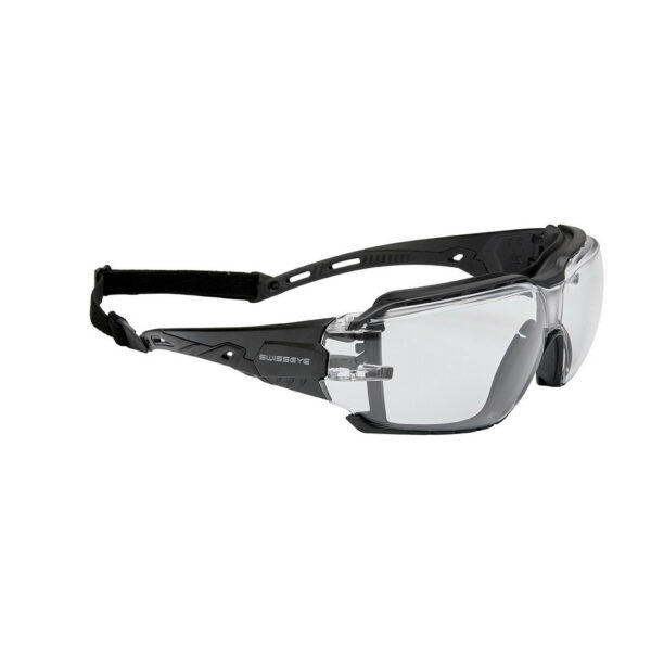 256195 13 02 <p>De SwissEye bril TargetV620 # 46143 is ontworpen voor de veeleisende gebruiker. Met polycarbonaatglazen die zijn voorzien van een anticondens- en krasbestendige coating, biedt deze bril uitstekende bescherming en zicht. De rubber beklede, geribbelde pootuiteinden zorgen voor een comfortabele en veilige pasvorm, terwijl het ventilatiesysteem in de rubberen afdichting voor optimale luchtcirculatie zorgt. Deze bril biedt 100% bescherming tegen UVA-, UVB- en UVC-straling tot 400 nm en wordt geleverd met een zwarte band en een microvezelzakje voor veilig opbergen.</p>