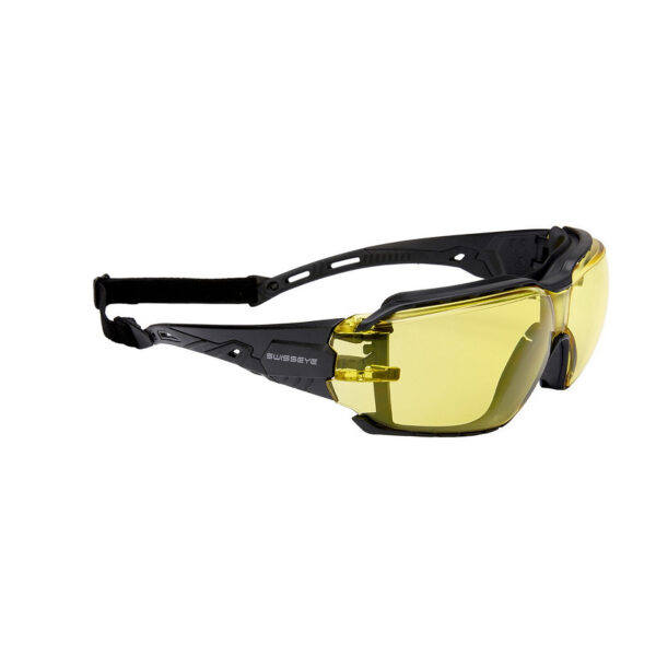 256197 13 02 <p>De SwissEye bril TargetV620 #46145 is ontworpen voor optimale bescherming en comfort tijdens outdoor activiteiten. Met polycarbonaatglazen die zijn voorzien van een anticondens- en krasbestendige coating, biedt deze bril 100% bescherming tegen UVA-, UVB- en UVC-straling tot 400 nm. De rubberen, geribbelde pootuiteinden en het ventilatiesysteem zorgen voor een perfecte pasvorm en ademend vermogen. Inclusief een elegante zwarte band en een handige microvezelzakje voor onderhoud en vervoer.</p>