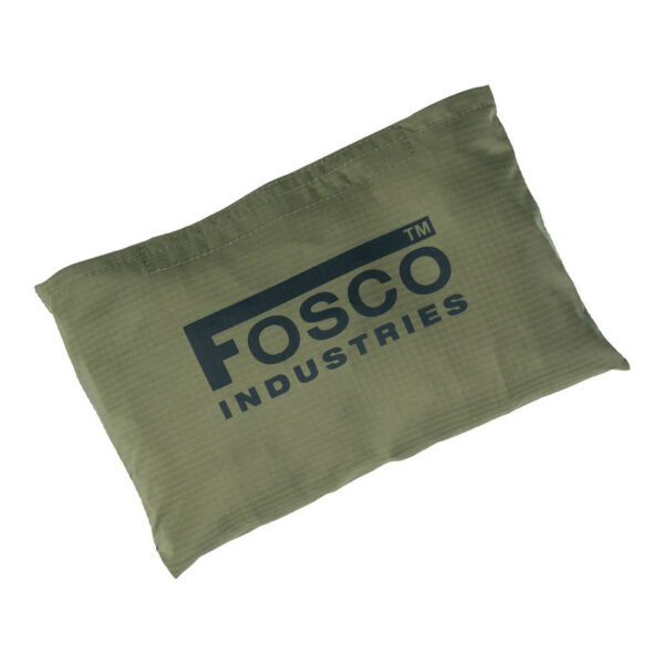 319570 11 02 De Emergency Noodbrancard van Fosco Industries is een essentieel hulpmiddel voor het veilig en effectief vervoeren van gewonden in noodsituaties. Met een compact formaat van 25 × 18 × 5 cm in verpakking en een uitgevouwen afmeting van 180 × 65 cm, biedt deze brancard een draagvermogen van 160 kilo. Voorzien van meerdere handvatten aan alle zijden, zorgt het voor een veilige en eenvoudige samenwerking tussen hulpverleners. Gemaakt van 100% nylon, is deze brancard zowel duurzaam als betrouwbaar.