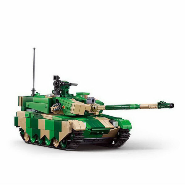 413364 99 02 De Sluban Army RC gevechts tank ZTZ-99AS M38-B7071 #17003 is een indrukwekkende bouwset met maar liefst 950 blokjes, perfect voor militaire fans en bouwliefhebbers vanaf 8 jaar. Deze set, die compatibel is met andere populaire bouwsteenmerken, biedt een gemiddelde moeilijkheidsgraad en zorgt voor urenlang speelplezier. De doos heeft afmetingen van 42,5 x 38 x 12,4 cm, ideaal voor het creëren van je eigen legeravonturen.
