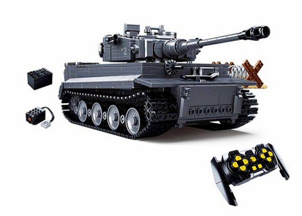 413367 99 01 <p>Bouw je eigen Sluban Army RC German Tiger Tank M38-B0851 met deze uitdagende set van 814 blokjes. Dit model, geschikt voor kinderen vanaf 8 jaar, biedt een gemiddelde moeilijkheidsgraad en stimuleert creativiteit en motorische vaardigheden. De doos heeft een afmeting van 42,5 x 38 x 12,4 cm. Sluban bouwstenen zijn compatibel met andere merken, zodat je eindeloos kunt combineren en uitbreiden. Neem de controle over je eigen tank en beleef vele avonturen!</p>