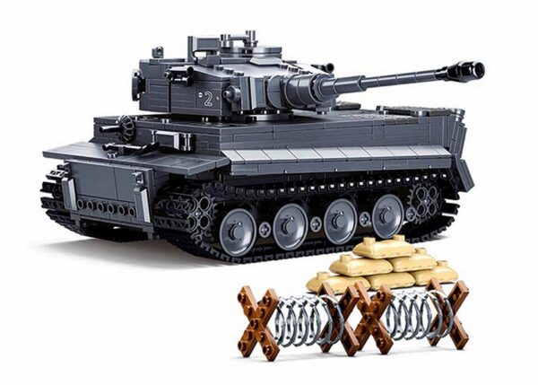 413367 99 02 <p>Bouw je eigen Sluban Army RC German Tiger Tank M38-B0851 met deze uitdagende set van 814 blokjes. Dit model, geschikt voor kinderen vanaf 8 jaar, biedt een gemiddelde moeilijkheidsgraad en stimuleert creativiteit en motorische vaardigheden. De doos heeft een afmeting van 42,5 x 38 x 12,4 cm. Sluban bouwstenen zijn compatibel met andere merken, zodat je eindeloos kunt combineren en uitbreiden. Neem de controle over je eigen tank en beleef vele avonturen!</p>