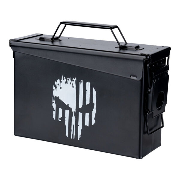 465303 13 01 <p>Ontdek de Munitiekist 30 Cal. - Punish Skull, een veelzijdige en duurzame opbergoplossing in een unieke militaire stijl. Deze robuuste stalen kist is perfect voor het veilig opbergen van airsoft materiaal, munitie, hengelsportartikelen en elektronica. Met zware handgrepen, een pakking afgedekt deksel en een stapelbaar ontwerp voldoet deze kist aan militaire kwaliteitsstandaarden. Met afmetingen van 27,6 x 9,6 x 17,9 cm biedt het voldoende ruimte voor al je belangrijke spullen.</p>