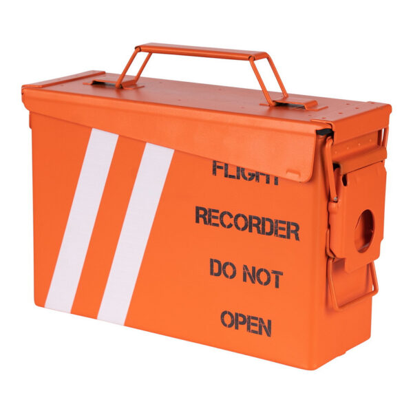 465304 20 01 <p>De Munitiekist 30 Cal. - Flight Recorder is een veelzijdige en duurzame kist met een robuuste stalen constructie, ideaal voor het veilig opbergen van airsoft materiaal, munitie, hengelsportartikelen en elektronica. Met zware handgrepen en een afgedekt deksel voldoet deze kist aan militaire kwaliteitsstandaarden en is perfect stapelbaar. De buitenafmetingen zijn 27,6 x 9,6 x 17,9 cm, terwijl de binnenafmetingen 25,8 x 8,7 x 17 cm zijn. Verkrijgbaar in een opvallende oranje kleur.</p>