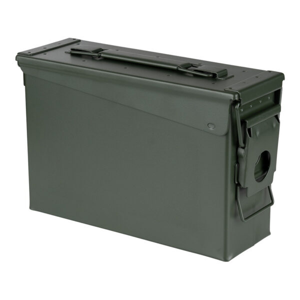465310 11 01 De Munitiekist 30 Cal. is een veelzijdige en robuuste opbergoplossing in een unieke militaire stijl. Perfect voor het veilig opbergen van airsoft materiaal, munitie, hengelsportartikelen en elektronica. Gemaakt van duurzame staal en voorzien van zware handgrepen en een pakking afgedekt deksel, voldoet deze kist aan militaire kwaliteitsstandaarden. Met zijn stapelbare ontwerp en compacte afmetingen is het de ideale keuze voor elke avontuurlijke uitrusting.