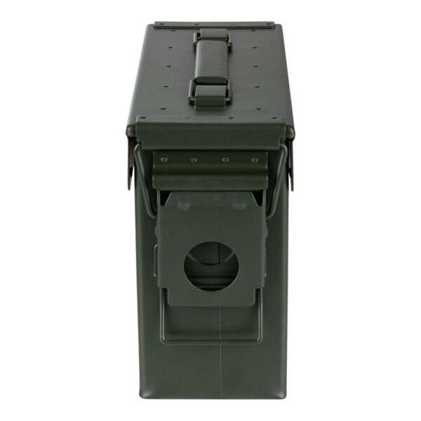 465310 11 04 De Munitiekist 30 Cal. is een veelzijdige en robuuste opbergoplossing in een unieke militaire stijl. Perfect voor het veilig opbergen van airsoft materiaal, munitie, hengelsportartikelen en elektronica. Gemaakt van duurzame staal en voorzien van zware handgrepen en een pakking afgedekt deksel, voldoet deze kist aan militaire kwaliteitsstandaarden. Met zijn stapelbare ontwerp en compacte afmetingen is het de ideale keuze voor elke avontuurlijke uitrusting.