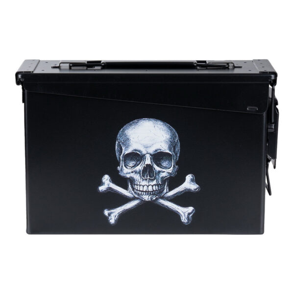465316 13 02 <p>De Munitiekist 30 Cal. - Skull and Bones is de ideale oplossing voor het veilig opbergen van al uw kostbare spullen, van airsoft materiaal tot hengelsportartikelen. Met zijn robuuste stalen constructie en militaire kwaliteitsstandaard, biedt deze kist niet alleen duurzaamheid maar ook veelzijdigheid. Het stapelbare ontwerp en de zware handgrepen maken het eenvoudig om te transporteren en op te bergen. Met een afgedekt deksel, zorgt deze kist ervoor dat uw spullen altijd veilig en droog blijven.</p>