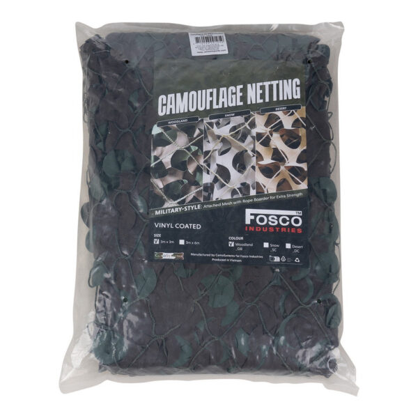 469260 51 06 1 Het Camonet met touw 3 x 3 M VRM3X3 is een veelzijdig camouflagenet, ideaal voor outdoor activiteiten en als schaduwoplossing. Gemaakt van sterke ripstop-stof en verstevigd met nylon koord en geweven touw, biedt het duurzaamheid en stabiliteit. Het omkeerbare ontwerp met natuurlijke camouflagekleuren gaat perfect op in de omgeving. UV-bestendig en rot- en schimmelwerend, zorgt dit net voor een comfortabele, schaduwrijke plek met lage windweerstand, perfect voor langdurig buitengebruik.