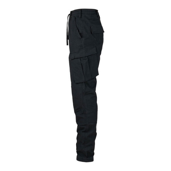 111207 13 03 1 <p>De Fostex Garments® BDU-broek Stretch Ripstop is de perfecte combinatie van duurzaamheid en stijl. Met zijn moderne slim fit pasvorm en stretchstof biedt deze broek optimale bewegingsvrijheid, ideaal voor outdoor-, werk- en beveiligingsdoeleinden. De ripstop-constructie garandeert extra stevigheid, terwijl het ontwerp overtollige stof minimaliseert voor een strakke uitstraling zonder in te boeten op comfort. Deze broek is de ideale keuze voor de actieve gebruiker die functionaliteit en mode waardeert.</p>