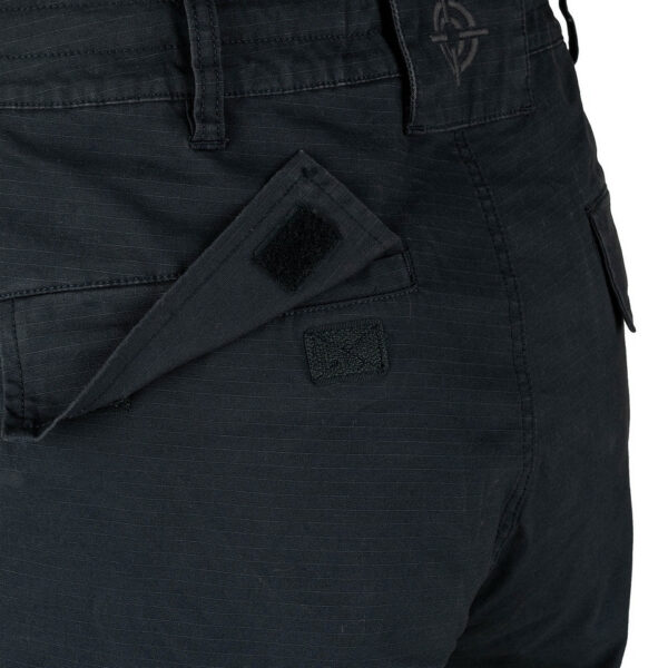 111207 13 07 1 <p>De Fostex Garments® BDU-broek Stretch Ripstop is de perfecte combinatie van duurzaamheid en stijl. Met zijn moderne slim fit pasvorm en stretchstof biedt deze broek optimale bewegingsvrijheid, ideaal voor outdoor-, werk- en beveiligingsdoeleinden. De ripstop-constructie garandeert extra stevigheid, terwijl het ontwerp overtollige stof minimaliseert voor een strakke uitstraling zonder in te boeten op comfort. Deze broek is de ideale keuze voor de actieve gebruiker die functionaliteit en mode waardeert.</p>