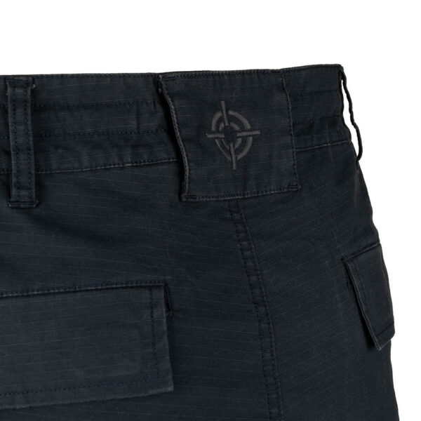 111207 13 08 1 <p>De Fostex Garments® BDU-broek Stretch Ripstop is de perfecte combinatie van duurzaamheid en stijl. Met zijn moderne slim fit pasvorm en stretchstof biedt deze broek optimale bewegingsvrijheid, ideaal voor outdoor-, werk- en beveiligingsdoeleinden. De ripstop-constructie garandeert extra stevigheid, terwijl het ontwerp overtollige stof minimaliseert voor een strakke uitstraling zonder in te boeten op comfort. Deze broek is de ideale keuze voor de actieve gebruiker die functionaliteit en mode waardeert.</p>