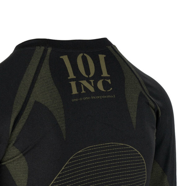 114271 99 06 De 101 INC Functionele thermoset Duty Pro is de ideale thermische basislaagset voor intensieve buitenactiviteiten en veeleisende werkomstandigheden. Met een technische mix van 62% polyester, 31% nylon en 7% spandex biedt deze set betrouwbare warmte, uitstekende vochtafvoerende eigenschappen en een sneldrogend vermogen. De zachte binnenkant houdt de warmte vast, terwijl de flexibele pasvorm optimale bewegingsvrijheid garandeert. Perfect voor koude omstandigheden, trainingen en avontuurlijke buitenactiviteiten.