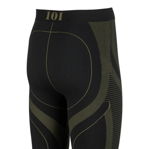 114271 99 08 De 101 INC Functionele thermoset Duty Pro is de ideale thermische basislaagset voor intensieve buitenactiviteiten en veeleisende werkomstandigheden. Met een technische mix van 62% polyester, 31% nylon en 7% spandex biedt deze set betrouwbare warmte, uitstekende vochtafvoerende eigenschappen en een sneldrogend vermogen. De zachte binnenkant houdt de warmte vast, terwijl de flexibele pasvorm optimale bewegingsvrijheid garandeert. Perfect voor koude omstandigheden, trainingen en avontuurlijke buitenactiviteiten.