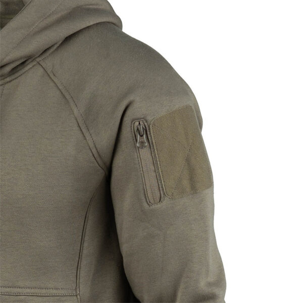 131374 125 04 Ontdek de Tactical Bamboo hooded vest, een veelzijdige hoodie gemaakt van een comfortabele mix van 70% katoen en 30% polyester. Dit vest heeft een zachte, opgeruwde binnenkant en is ideaal voor zowel mannen als vrouwen. Het beschikt over een handige ritssluiting, een verstelbare capuchon, en meerdere opbergmogelijkheden waaronder borst- en handzakken met rits. Met zijn stijlvolle Ranger Green kleur en praktische patch panels op de mouwen is dit vest perfect voor zowel casual als werkgebruik.