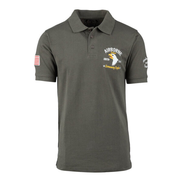 133407 11 01 <p>De Polo 101st Airborne 'Screaming Eagles' is een must-have voor liefhebbers van militaire geschiedenis. Deze hoogwaardige polo is vervaardigd uit 100% katoen en biedt zowel comfort als stijl. Het iconische logo van de 101st Airborne, de 'Screaming Eagles', siert de linkerborst en benadrukt de rijke traditie van deze legendarische eenheid. Verkrijgbaar in een klassieke groene kleur, is deze polo perfect voor zowel casual als sportieve gelegenheden.</p>