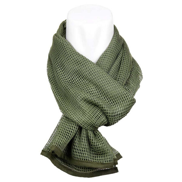 217205 11 02 1 De Combat sjaal is een veelzijdig accessoire voor zowel militaire als outdoor liefhebbers. Met afmetingen van 175 x 100 cm biedt deze sjaal voldoende dekking en bescherming tegen de elementen. Gemaakt van een duurzame mix van 65% polyester en 35% katoen, is hij zowel lichtgewicht als ademend, wat zorgt voor optimaal comfort. Perfect voor gebruik tijdens avontuurlijke activiteiten, of als stijlvolle aanvulling op uw outfit.