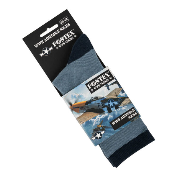 233196 12 03 <p>De US Airforce WWII Sokken zijn een eerbetoon aan de iconische stijl van de Amerikaanse luchtmacht met een herkenningsteken van ster en zijbalken. Deze comfortabele sokken, gemaakt van 75% katoen, 22% polyester en 3% elastaan, bieden een perfecte pasvorm voor dagelijks gebruik. Met hun vintage aviation uitstraling zijn ze ideaal voor zowel militaire liefhebbers als voor iedereen die houdt van unieke, stijlvolle sokken in een mooie blauwe kleur.</p>
