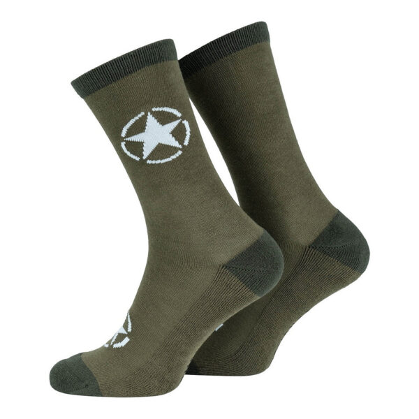 233197 11 01 <p>De US Army WWII Sokken zijn geïnspireerd op de Amerikaanse landmacht uit de Tweede Wereldoorlog en zijn voorzien van het iconische US Army-logo. Gemaakt van een comfortabel katoenrijk materiaal met versterkte tenen en hielen, bieden deze sokken zowel duurzaamheid als langdurig draagcomfort. Perfect voor fans van militaire geschiedenis en ideaal voor dagelijks gebruik. Verkrijgbaar in de kleur groen.</p>
