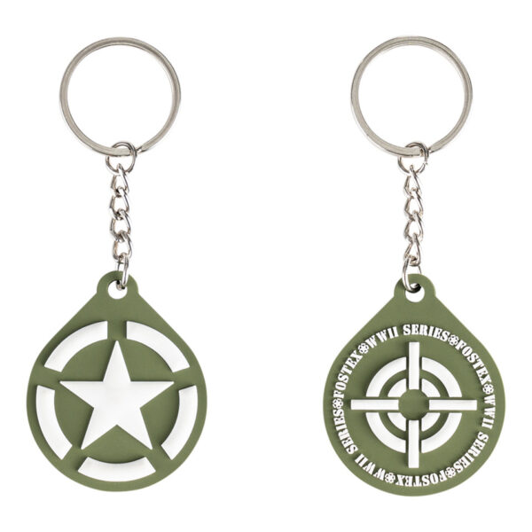 251553 3619 99 01 Ontdek de Sleutelhanger 3D PVC Allied Star uit de Fostex WWII serie #121, een must-have voor elke geschiedenis- en militaire liefhebber. Deze stijlvolle sleutelhanger is vervaardigd van hoogwaardig PVC en heeft aan beide zijden een uniek logo: het iconische target logo en de Allied star. Voeg een vleugje nostalgie toe aan je sleutels met deze praktische en opvallende accessoire.