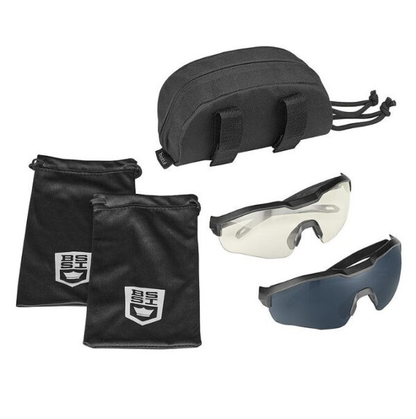 256563 99 01 <p>De Bollé MY6 bril kit clear/smoke (MY6EST71W) is de ideale keuze voor professionals die maximale bescherming en comfort vereisen. Deze set bevat twee brillen: één met kleurloze lenzen voor binnengebruik en één met smoke lenzen voor buitenactiviteit. Met een luchtdicht montuur en ballistische weerstand volgens STANAG 2920 biedt deze veiligheidsbril betrouwbare bescherming in extreme omstandigheden. Dankzij de Platinum-technologie verzekert de bril een stijlvolle pasvorm en helder zicht, perfect voor elke uitdaging.</p>