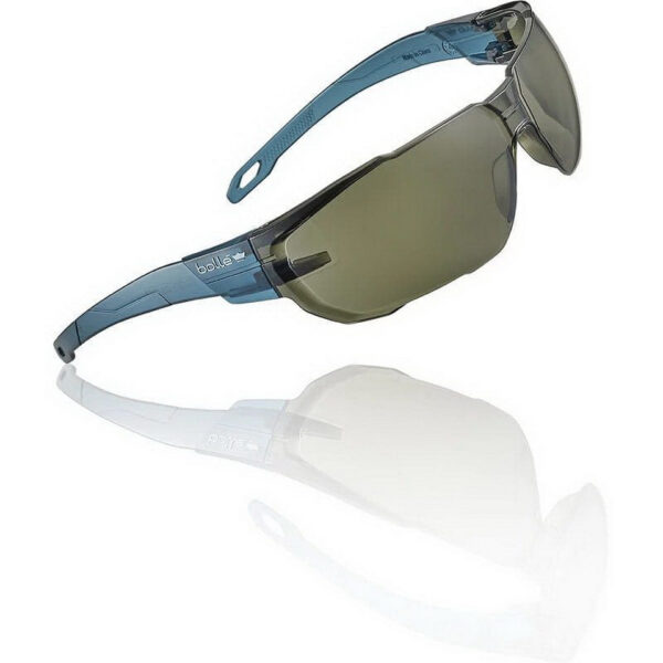 256566 99 03 <p>De Bollé Swift safety bril met getinte lenzen biedt optimale bescherming en comfort bij buitenactiviteiten. Dankzij de lichte en volledig recyclebare constructie, samen met de krasbestendige coating en de mogelijkheid voor een anti-condenscoating, is deze bril perfect voor professioneel gebruik. De getinte lenzen verminderen fel licht en verblinding, terwijl de bril voldoet aan essentiële veiligheidsnormen. Met een gewicht van slechts 27 g is deze bril de ideale keuze voor elke buitentoepassing.</p>