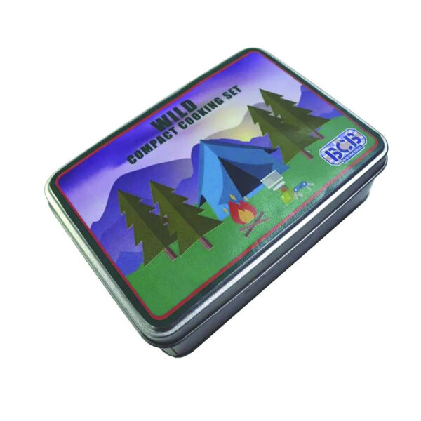 311094 99 01 De BCB Wild compact cooking set ADV081 is de perfecte oplossing voor wildkampeerders, backpackers en reizigers die snel en efficiënt willen koken. Deze complete kookset is eenvoudig in gebruik en compact op te bergen. De set bevat een opvouwbaar kooktoestel, een windbreaker, drie FireDragon brandstoftabletten, een Fireball flint & striker, een mini kompas, een opvouwbare lepel en vork, en een blikopener. Met deze set ben je helemaal voorbereid voor je volgende avontuur in de natuur!