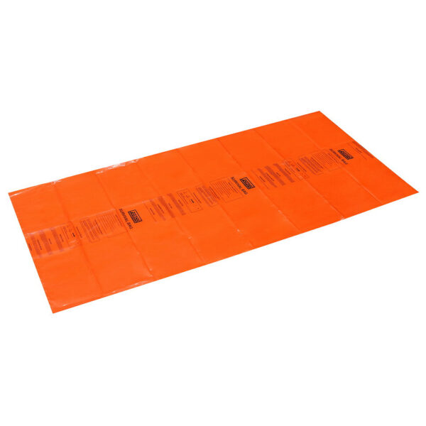 313201 20 02 <p>De Fosco Survival Bag is een lichtgewicht en compacte nood-bivyzak voor één persoon, perfect voor tijdelijke beschutting in noodsituaties. Met een afmeting van 90 x 180 cm en een gewicht van slechts 215 g, is deze zak eenvoudig mee te nemen in je rugzak. Gemaakt van duurzame PE-folie, houdt het lichaam warmte vast en biedt bescherming tijdens outdoor activiteiten zoals kamperen en bergsport. Bovendien zijn survivaltips en instructies bedrukt op de zak voor extra gebruiksgemak.</p>