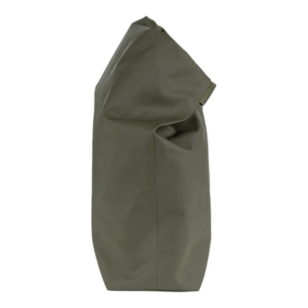 319461 11 03 <p>De olijfgroene Wetbag is de perfecte oplossing voor het waterdicht opbergen van kleding en uitrusting. Gemaakt van duurzaam PVC, biedt deze tas niet alleen uitstekende bescherming tegen water, maar is ook ideaal voor outdoor avonturen. Met afmetingen van 35 x 10 x 40 cm is de Wetbag compact en gemakkelijk mee te nemen. Zorg ervoor dat je je spullen veilig en droog houdt, waar je ook naartoe gaat.</p>