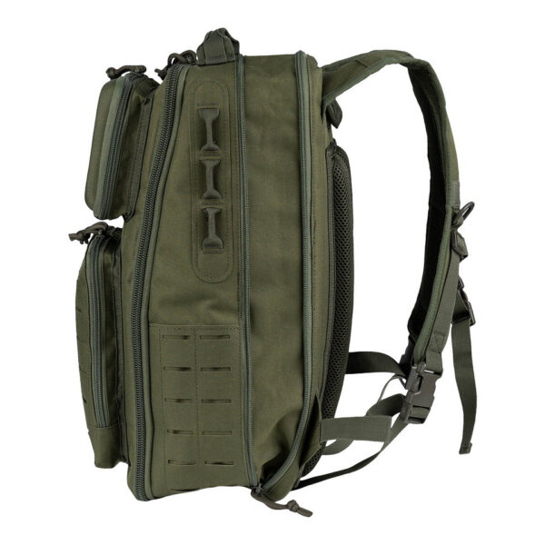 351704 11 03 1 <p>De Hardcase Hydration Rugzak 2-in-1 is de ideale metgezel voor avontuurlijke activiteiten. Deze veelzijdige rugzak beschikt over een geïntegreerd en verwijderbaar hydratatiepakket voor 2-3 liter water, terwijl het hardcase voorvak zorgt voor optimale bescherming van kwetsbare spullen zoals elektronica en brillen. Met een inhoud van 20 liter en meerdere mesh ritsvakken biedt deze rugzak voldoende opbergruimte. Dankzij het lasercut Molle-systeem aan beide zijden kun je eenvoudig extra uitrusting bevestigen. Perfect voor de serieuze outdoor-liefhebber!</p>