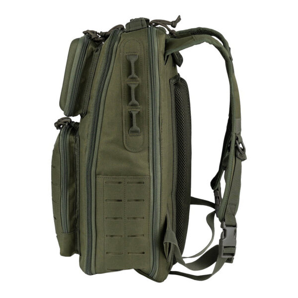 351704 11 06 1 <p>De Hardcase Hydration Rugzak 2-in-1 is de ideale metgezel voor avontuurlijke activiteiten. Deze veelzijdige rugzak beschikt over een geïntegreerd en verwijderbaar hydratatiepakket voor 2-3 liter water, terwijl het hardcase voorvak zorgt voor optimale bescherming van kwetsbare spullen zoals elektronica en brillen. Met een inhoud van 20 liter en meerdere mesh ritsvakken biedt deze rugzak voldoende opbergruimte. Dankzij het lasercut Molle-systeem aan beide zijden kun je eenvoudig extra uitrusting bevestigen. Perfect voor de serieuze outdoor-liefhebber!</p>