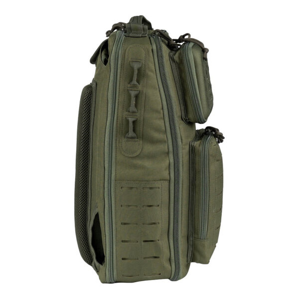 351704 11 07 1 <p>De Hardcase Hydration Rugzak 2-in-1 is de ideale metgezel voor avontuurlijke activiteiten. Deze veelzijdige rugzak beschikt over een geïntegreerd en verwijderbaar hydratatiepakket voor 2-3 liter water, terwijl het hardcase voorvak zorgt voor optimale bescherming van kwetsbare spullen zoals elektronica en brillen. Met een inhoud van 20 liter en meerdere mesh ritsvakken biedt deze rugzak voldoende opbergruimte. Dankzij het lasercut Molle-systeem aan beide zijden kun je eenvoudig extra uitrusting bevestigen. Perfect voor de serieuze outdoor-liefhebber!</p>