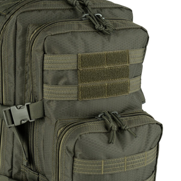 351750 125 06 1 <p>De Rugzak Assault Hexagon 25L is de ideale metgezel voor de functionele reiziger. Met een tactische uitstraling en slimme indeling biedt deze backpack voldoende ruimte en mogelijkheden voor al je uitrusting. Dankzij de MOLLE-lussen kun je eenvoudig extra gear bevestigen, terwijl de gevoerde schouderriemen en verstelbare heupriem zorgen voor optimaal draagcomfort. Met een inhoud van 25 liter en verschillende opbergmogelijkheden blijf je georganiseerd, of je nu onderweg bent voor dagelijks gebruik of outdooractiviteiten.</p>