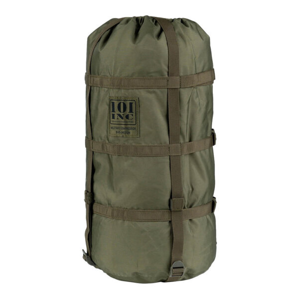 359261 11 01 1 <p>De Compressiezak Medium 25L is vervaardigd uit stevig 420D nylon en perfect voor het compact opbergen van slaapzakken en andere uitrustingen. Deze waterbestendige zak beschermt je spullen tegen vocht, zodat ze altijd droog blijven. Dankzij de speciale compressieriemen kun je de inhoud aanzienlijk verkleinen, wat extra ruimte in je rugzak creëert voor andere benodigdheden. Met een afmeting van 48 x 23 cm en een handige trekkoordsluiting is deze compressiezak de ideale oplossing voor elke outdoor avonturier.</p>