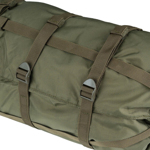 359261 11 04 1 <p>De Compressiezak Medium 25L is vervaardigd uit stevig 420D nylon en perfect voor het compact opbergen van slaapzakken en andere uitrustingen. Deze waterbestendige zak beschermt je spullen tegen vocht, zodat ze altijd droog blijven. Dankzij de speciale compressieriemen kun je de inhoud aanzienlijk verkleinen, wat extra ruimte in je rugzak creëert voor andere benodigdheden. Met een afmeting van 48 x 23 cm en een handige trekkoordsluiting is deze compressiezak de ideale oplossing voor elke outdoor avonturier.</p>