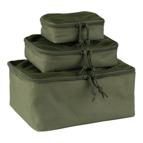 359580 125 01 <p>De Molle organizer Set bestaat uit drie handige pouches, ideaal voor het organiseren van uw reistas. Deze pouches zijn vervaardigd uit duurzaam 600D polyester Oxford-stof en beschikken over een bovenstuk van gaas voor optimale zichtbaarheid. Dankzij de verschillende MOLLE-lussen kunt u ze eenvoudig bevestigen aan uw uitrusting. De set bevat een kleine pouch van 16x12x5 cm, een medium pouch van 23x16x5 cm en een grote pouch van 30x22x13 cm, met een totaal gewicht van slechts 442 gram. Verkrijgbaar in de kleur Ranger Green.</p>