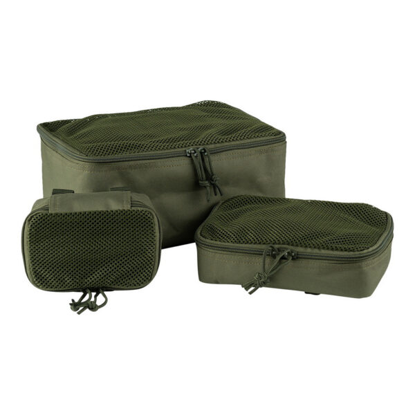 359580 125 05 <p>De Molle organizer Set bestaat uit drie handige pouches, ideaal voor het organiseren van uw reistas. Deze pouches zijn vervaardigd uit duurzaam 600D polyester Oxford-stof en beschikken over een bovenstuk van gaas voor optimale zichtbaarheid. Dankzij de verschillende MOLLE-lussen kunt u ze eenvoudig bevestigen aan uw uitrusting. De set bevat een kleine pouch van 16x12x5 cm, een medium pouch van 23x16x5 cm en een grote pouch van 30x22x13 cm, met een totaal gewicht van slechts 442 gram. Verkrijgbaar in de kleur Ranger Green.</p>