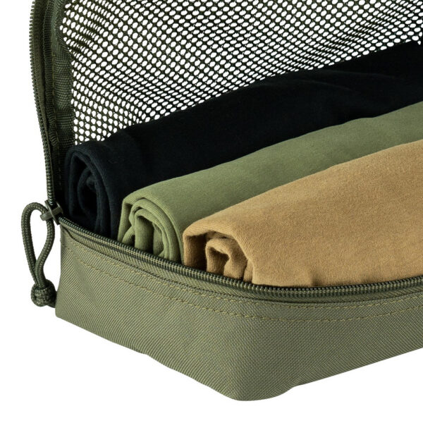 359580 125 08 <p>De Molle organizer Set bestaat uit drie handige pouches, ideaal voor het organiseren van uw reistas. Deze pouches zijn vervaardigd uit duurzaam 600D polyester Oxford-stof en beschikken over een bovenstuk van gaas voor optimale zichtbaarheid. Dankzij de verschillende MOLLE-lussen kunt u ze eenvoudig bevestigen aan uw uitrusting. De set bevat een kleine pouch van 16x12x5 cm, een medium pouch van 23x16x5 cm en een grote pouch van 30x22x13 cm, met een totaal gewicht van slechts 442 gram. Verkrijgbaar in de kleur Ranger Green.</p>