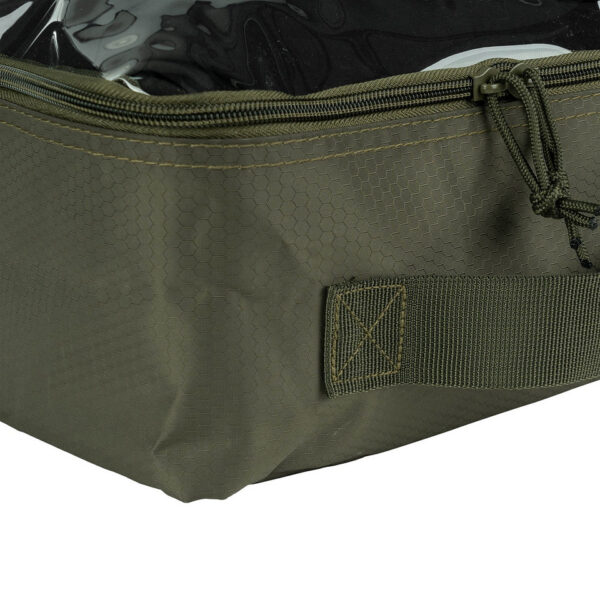 359581 11 03 1 <p>De 101INC Hexagon Organizer pouch is de ideale oplossing om je uitrusting overzichtelijk op te bergen. Met een praktisch transparant venster vind je snel wat je nodig hebt. Het MOLLE-systeem aan de achterkant maakt het eenvoudig om de organizer aan je tas te bevestigen, zodat je altijd georganiseerd blijft. Gemaakt van duurzaam 100% polyester en met afmetingen van 29 cm in lengte, 23 cm in breedte en 14 cm in diepte, is deze organizer perfect voor al je outdoor avonturen.</p>
