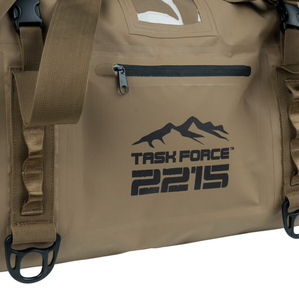 359596 112 08 1 <p>De TF-2215 Waterproof Deployment Duffelbag 90L is een robuuste waterdichte tas, perfect voor avontuurlijke outdoor activiteiten zoals kajakken, kamperen en motorrijden. Met een inhoud van 90 liter biedt deze tas voldoende ruimte voor al je uitrusting. Gemaakt van duurzaam pvc-materiaal met gesealde naden en een veilig sluitsysteem, houdt hij je spullen droog, zelfs in natte omstandigheden. Inclusief verstevigd handvat, gepolsterde schouderdraagband en ventilatiesysteem, is deze tas ideaal voor zowel weekendtrips als lange expedities.</p>