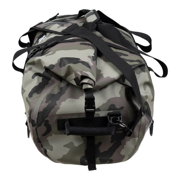 359597 51 04 <p>De TF-2215 Waterproof Deployment Duffelbag Camo 90L is een robuuste en waterdichte tas, perfect voor uitdagende outdoor activiteiten. Met een ruime inhoud van 90 liter en een stevig sluitsysteem blijven je spullen droog tijdens motorrijden, kajakken of kamperen. Voorzien van handige bevestigingsriemen, een verstevigd handvat en een comfortabele schouderdraagband, is deze duffelbag ideaal voor avontuurlijke expedities en weekendtrips.</p>