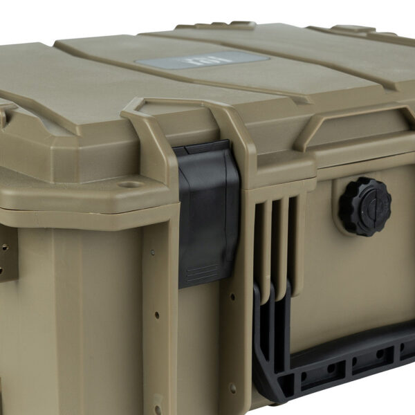 359925 11 05 1 <p>De ForceGear Opbergkoffer groot #5 is een robuuste en waterdichte koffer, ontworpen voor veilig transport en opslag van tactische en outdooruitrusting. Met afmetingen van 47,5 x 37 x 22 cm en een gewicht van 2798 g, biedt deze koffer een schokbestendige constructie (IK08) en stofdichte bescherming (IP55). Dankzij de aanpasbare plukschuimvulling en het gepatenteerde stapelbare ontwerp is deze koffer perfect voor het organiseren van je uitrusting. Bovendien voldoet hij aan TSA-eisen voor veilig reizen.</p>